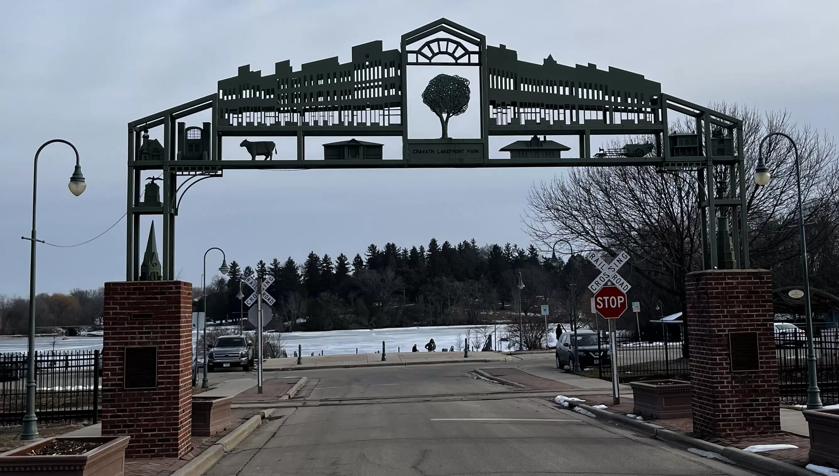 arch at Cravath lakefront