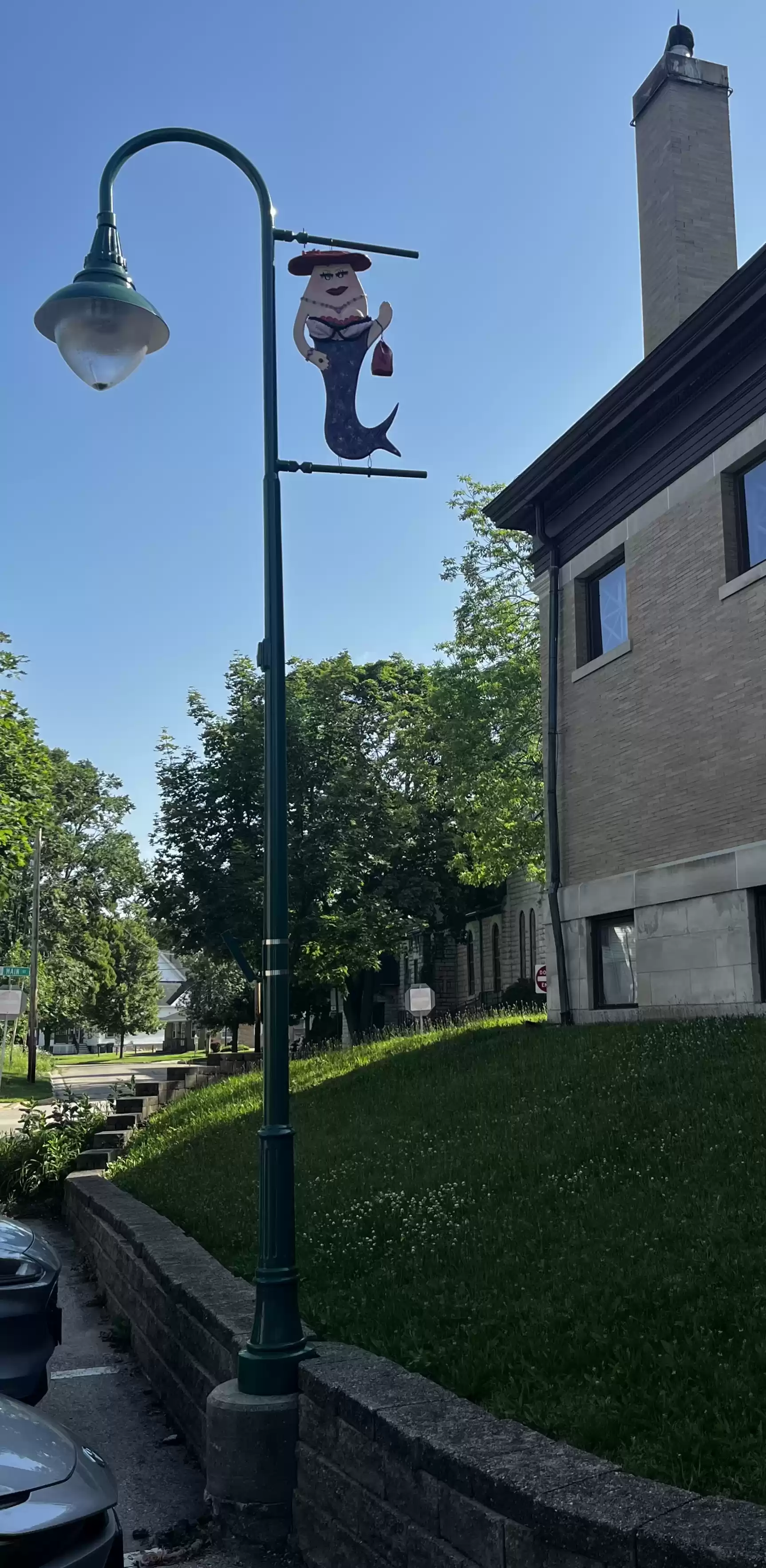 Lamp Post with building in background