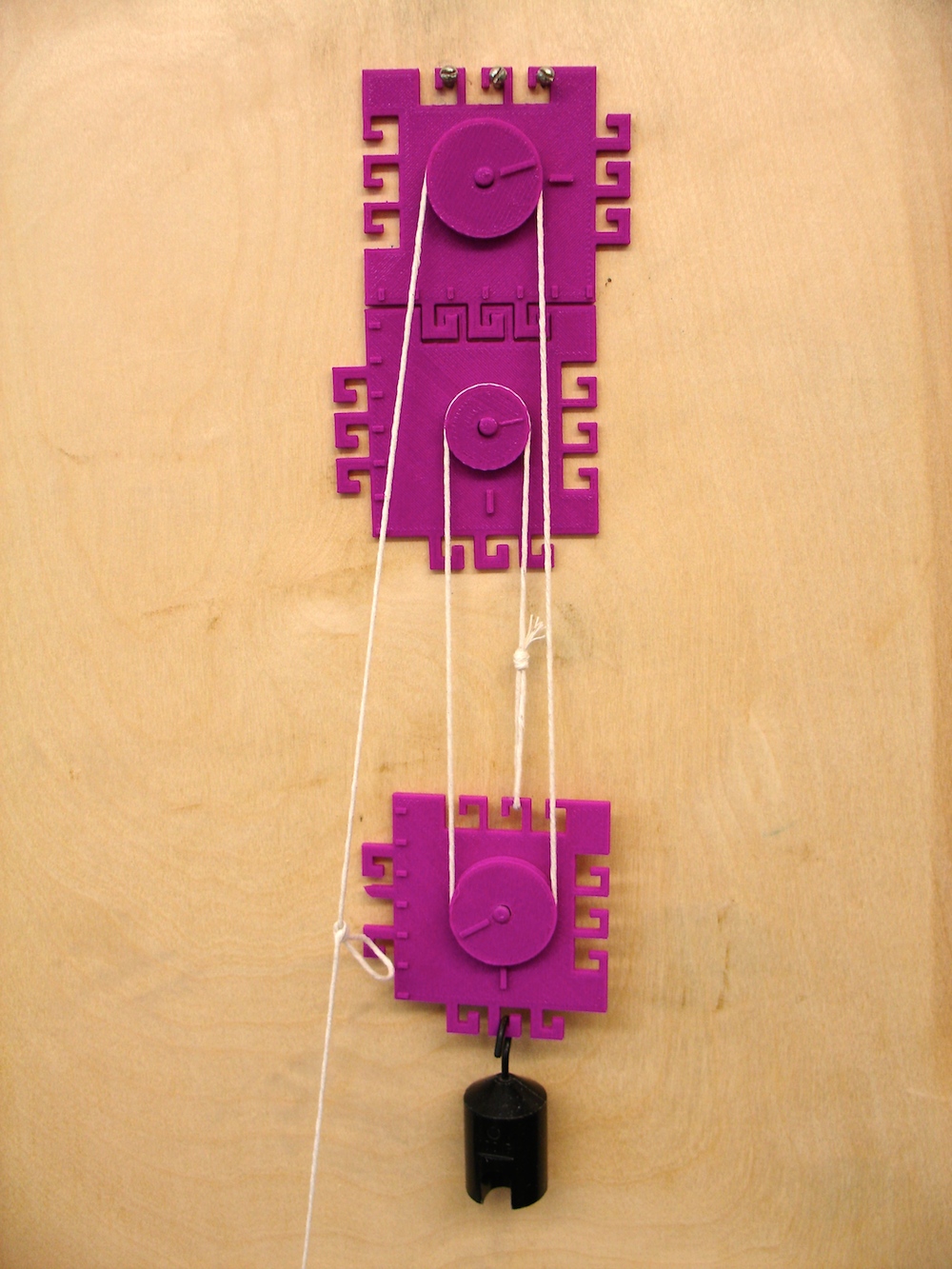 Picture of a three pulley system.